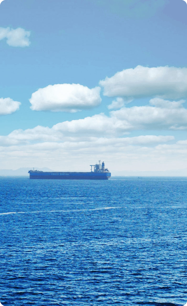 イメージ写真：船が広い海を運行している様子